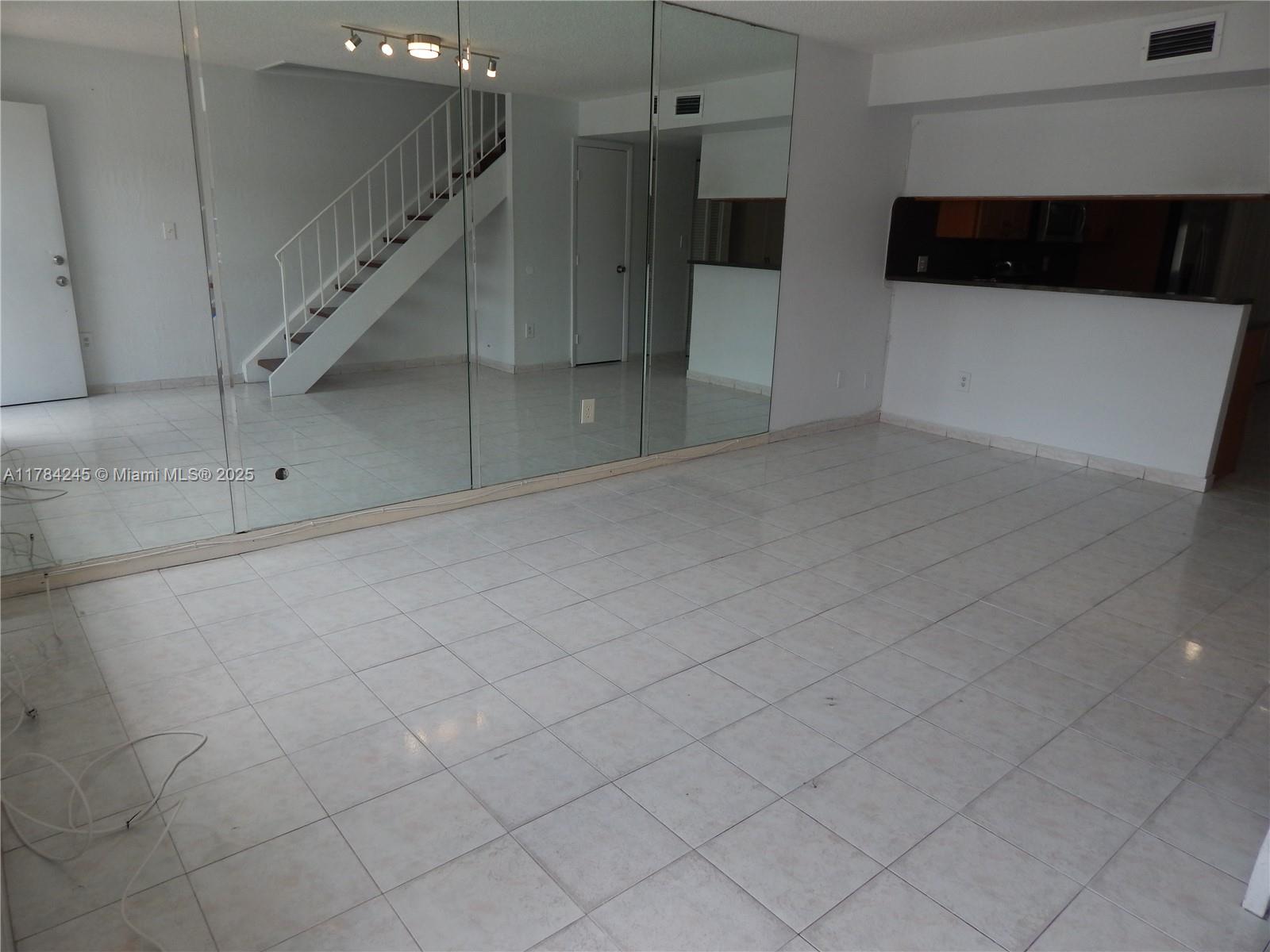 OASIS EN MANGO HILL CONDO - Residential Lease