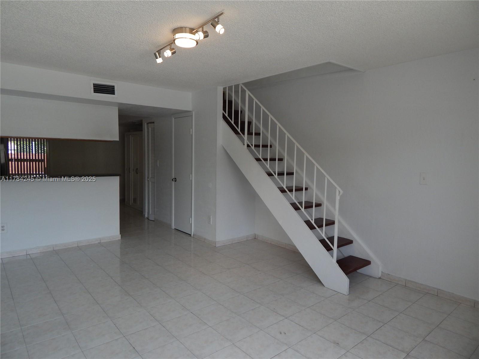 OASIS EN MANGO HILL CONDO - Residential Lease