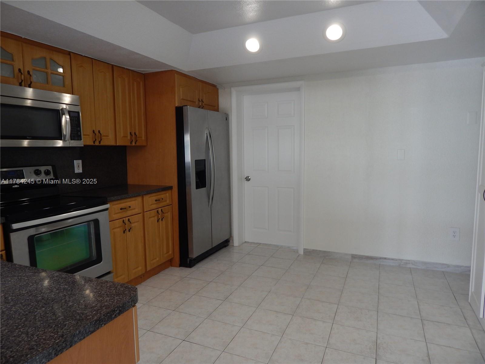 OASIS EN MANGO HILL CONDO - Residential Lease