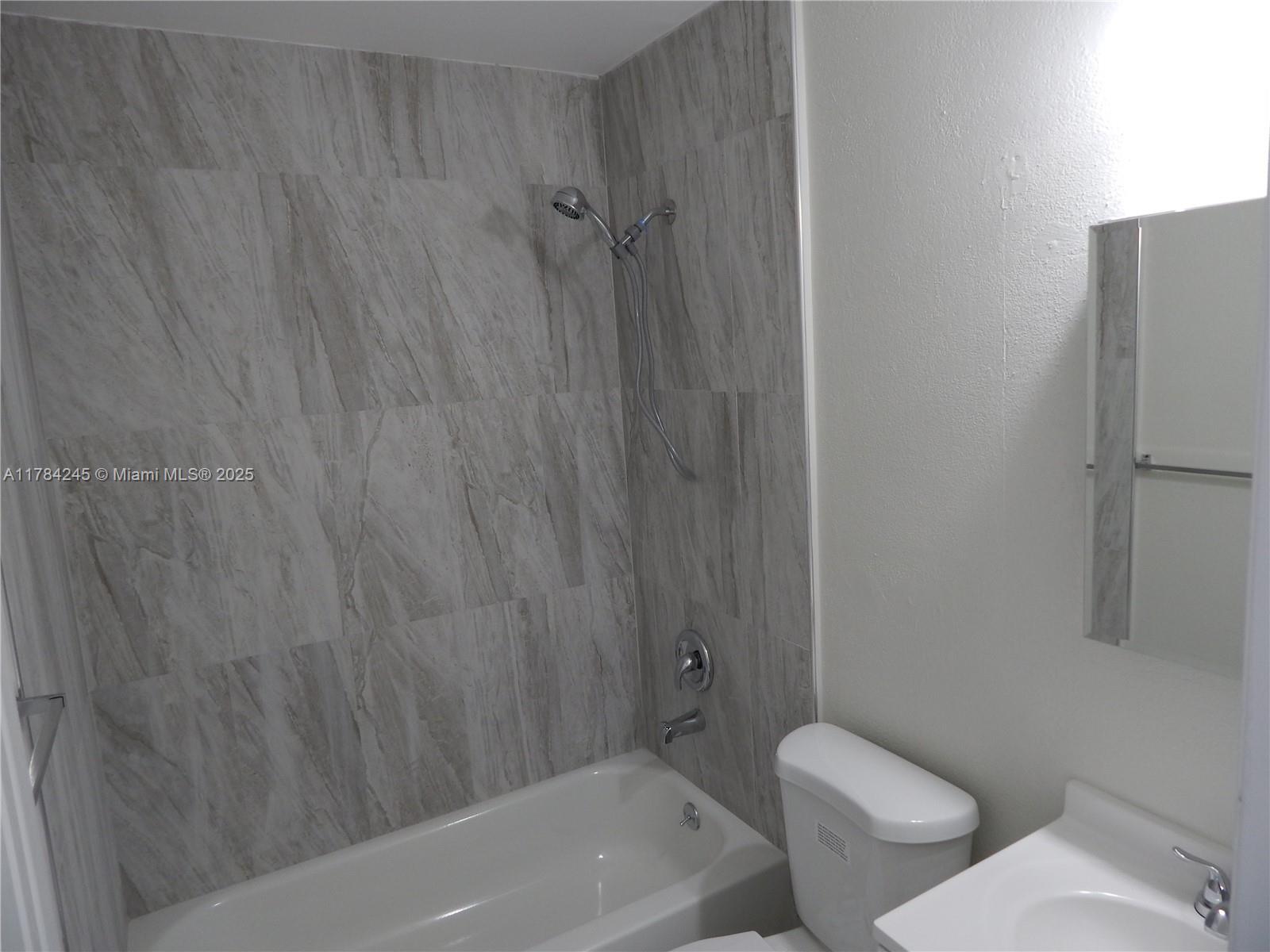 OASIS EN MANGO HILL CONDO - Residential Lease