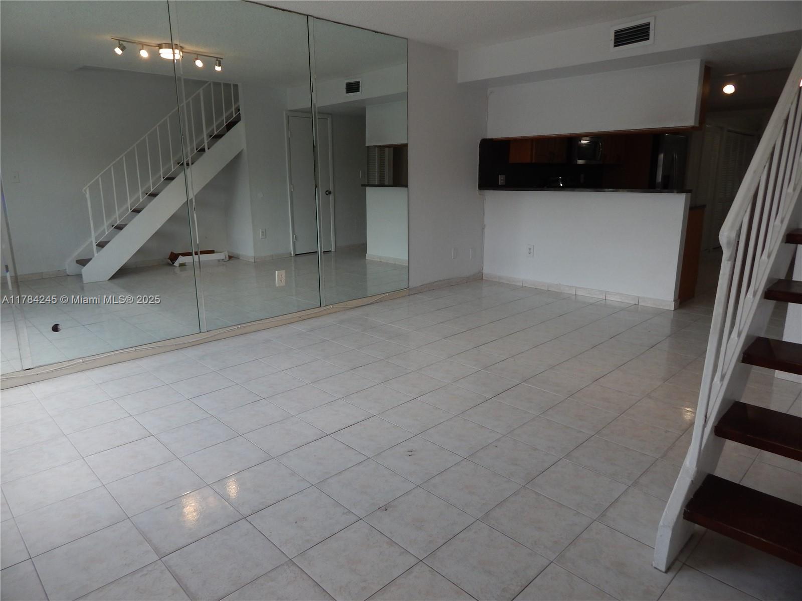 OASIS EN MANGO HILL CONDO - Residential Lease