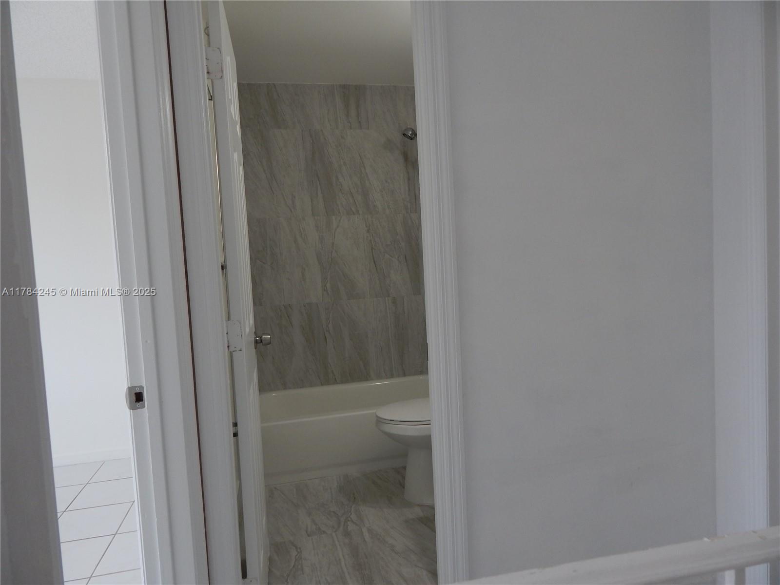 OASIS EN MANGO HILL CONDO - Residential Lease