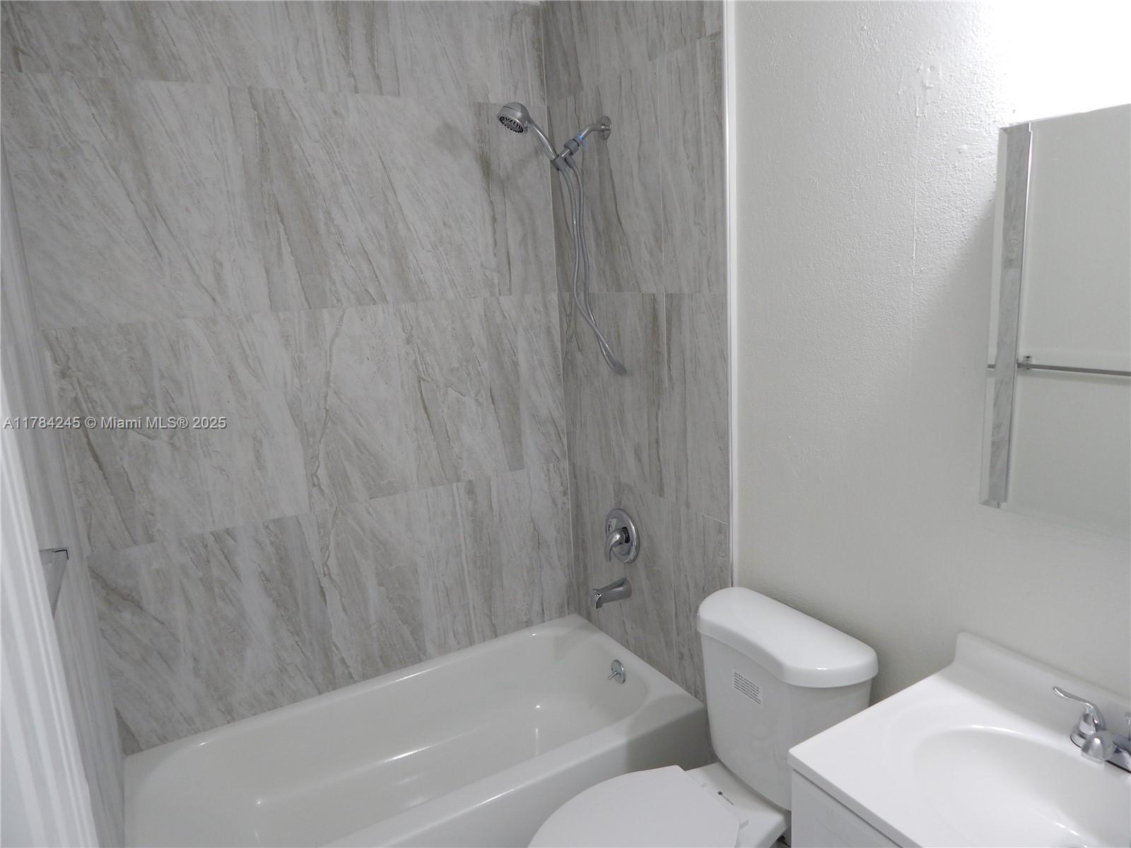 OASIS EN MANGO HILL CONDO - Residential Lease