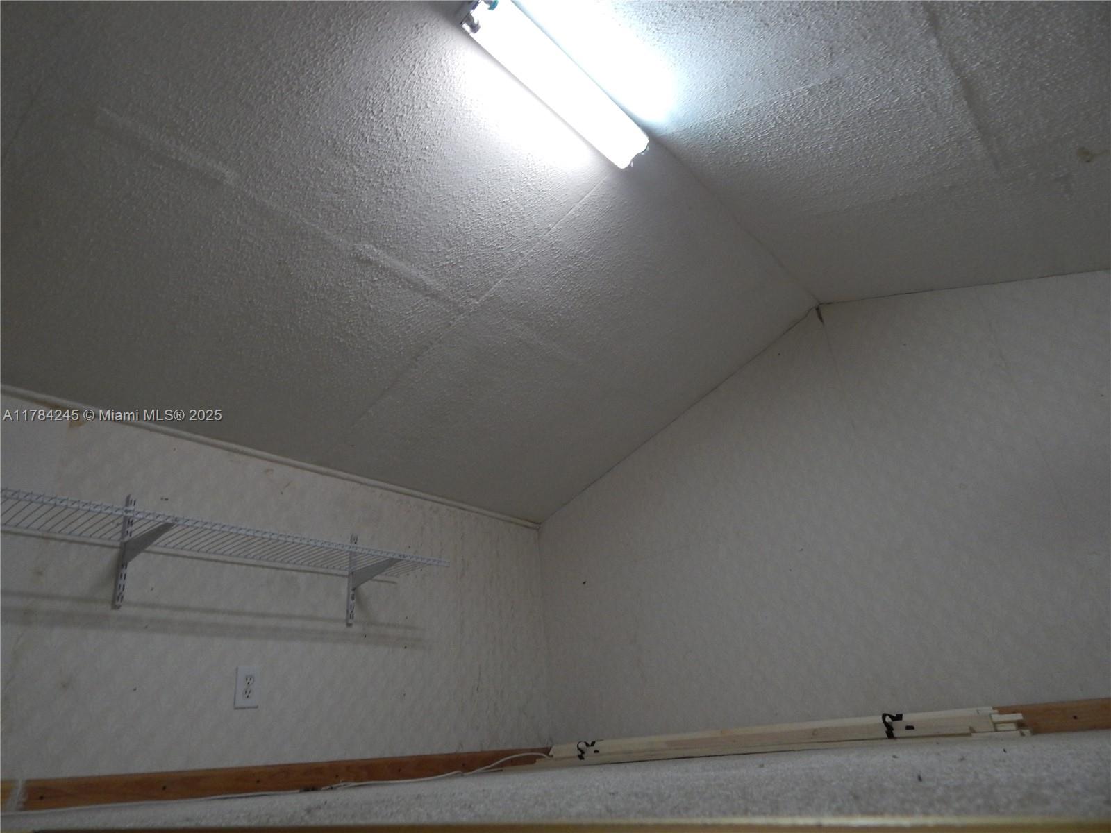 OASIS EN MANGO HILL CONDO - Residential Lease