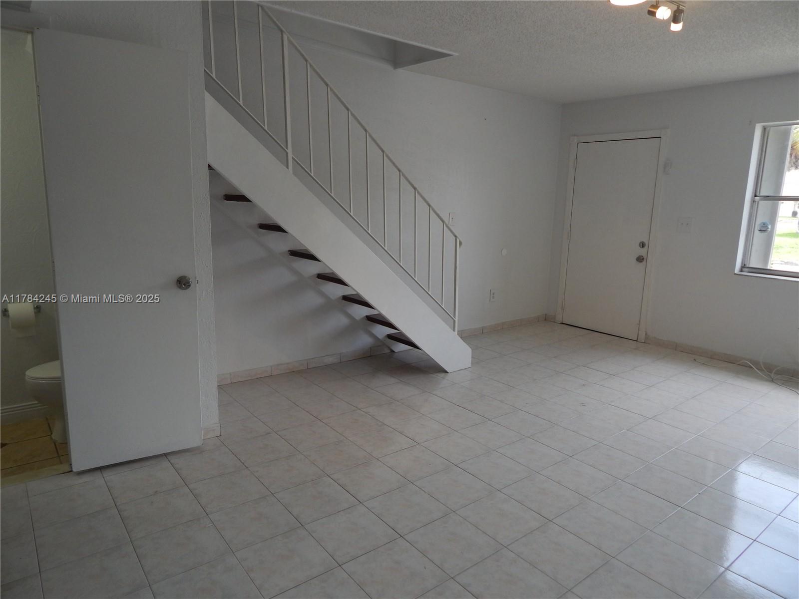 OASIS EN MANGO HILL CONDO - Residential Lease