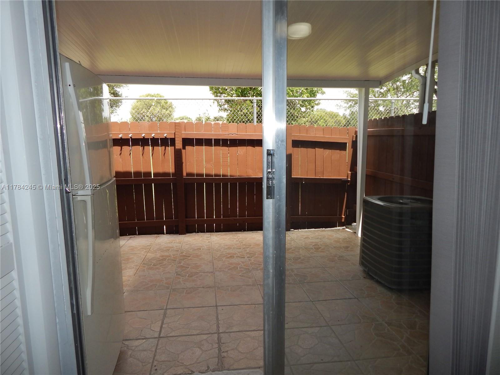 OASIS EN MANGO HILL CONDO - Residential Lease