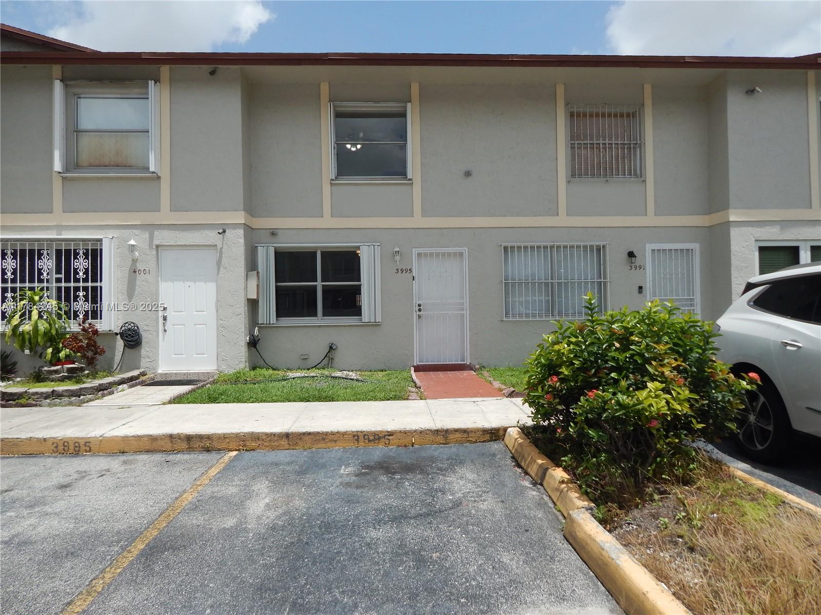 Rental Property at 3995 W 9th Ct 28, Hialeah, Miami-Dade County, Florida - Bedrooms: 3 
Bathrooms: 2  - $2,550 MO.