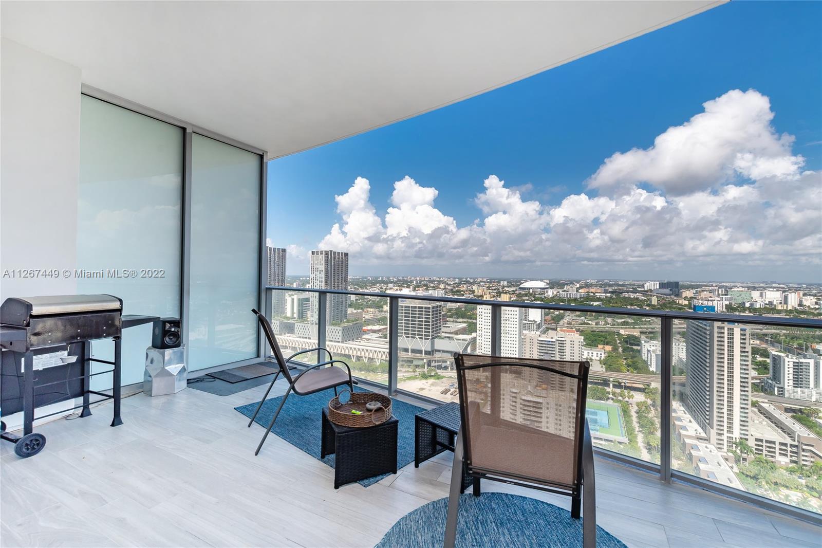 PARAMOUNT MIAMI WORLDCENT - Residential Lease