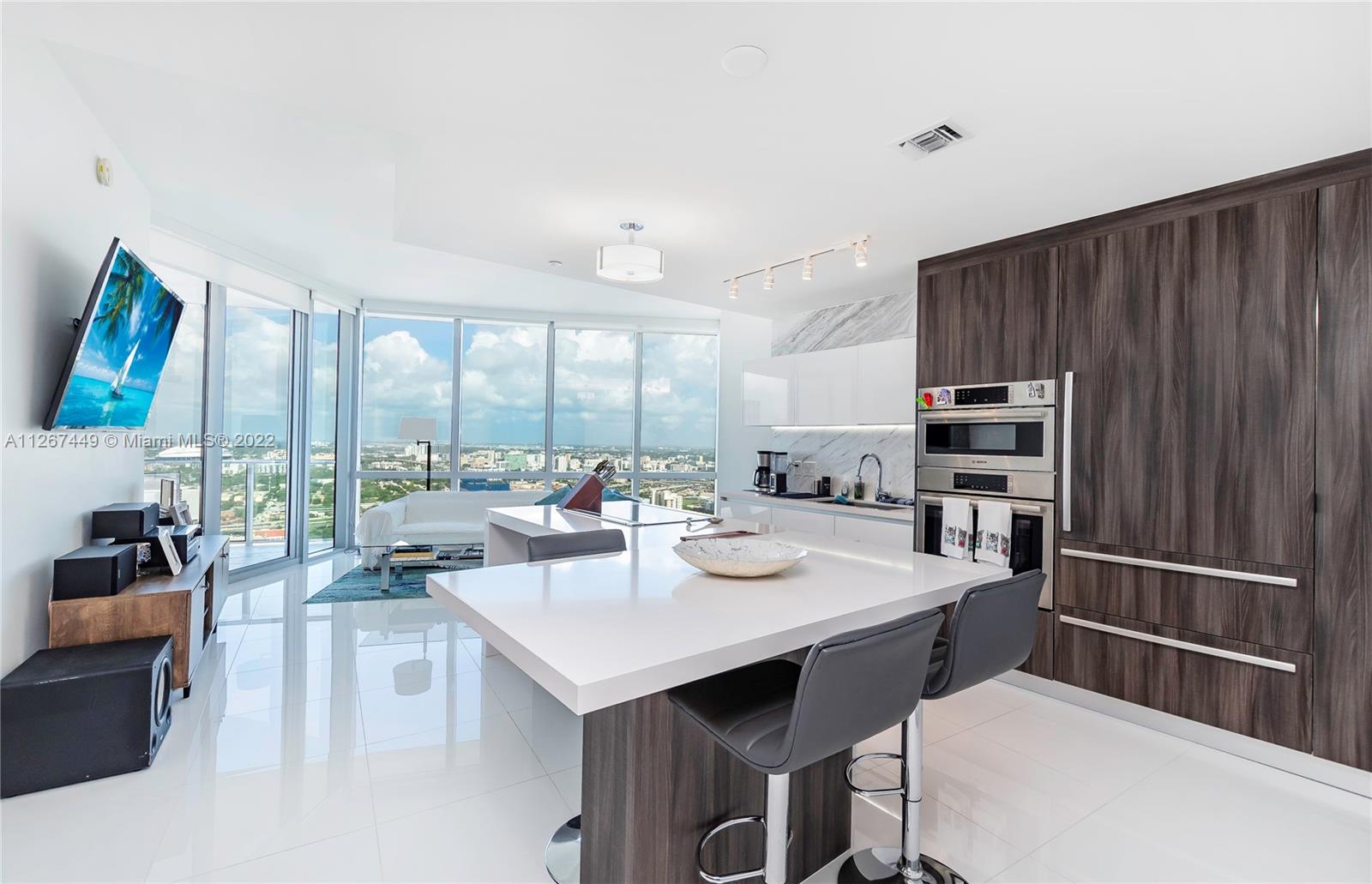 PARAMOUNT MIAMI WORLDCENT - Residential Lease