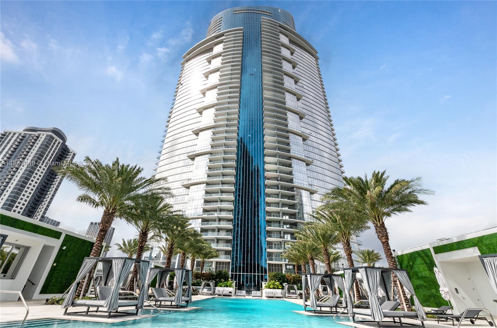PARAMOUNT MIAMI WORLDCENT - Residential Lease