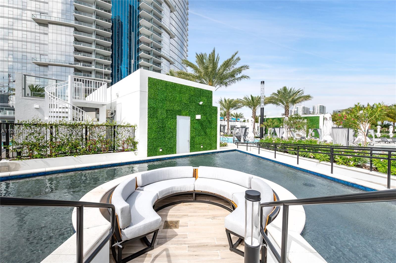 PARAMOUNT MIAMI WORLDCENT - Residential Lease
