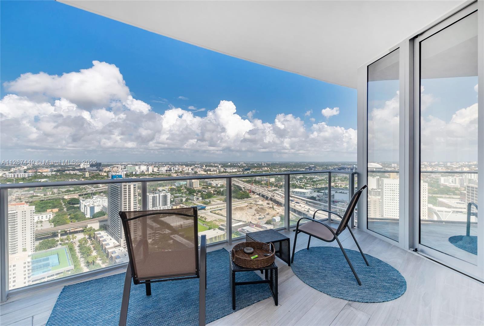 PARAMOUNT MIAMI WORLDCENT - Residential Lease