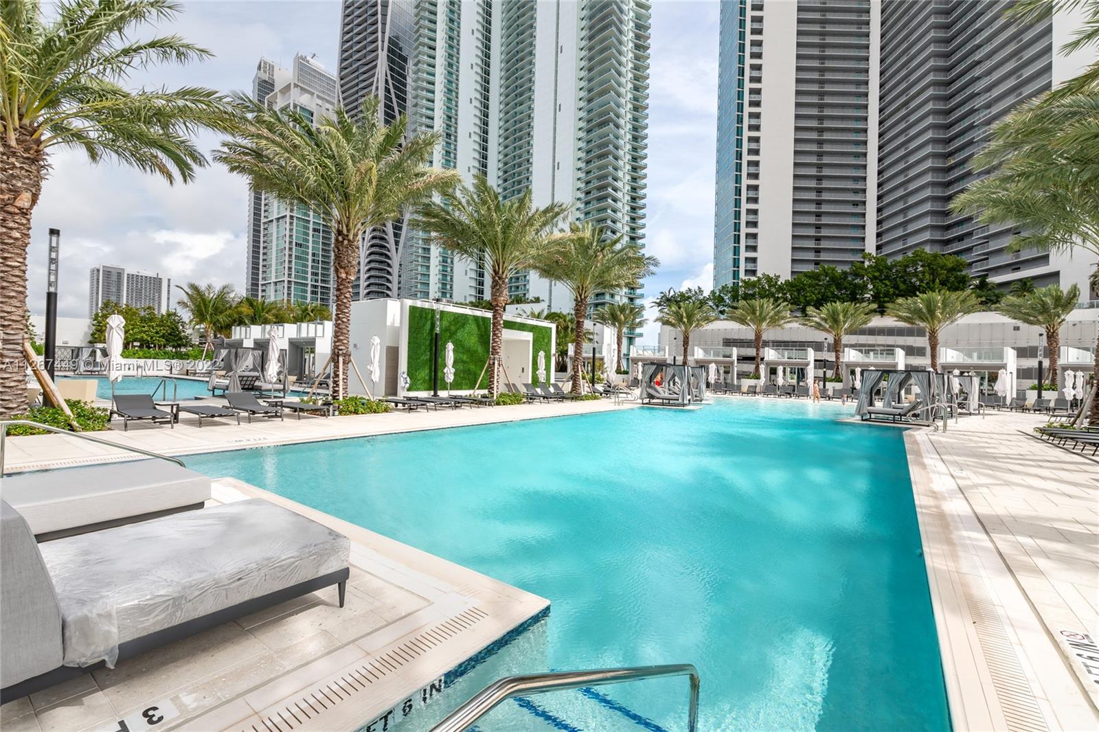 PARAMOUNT MIAMI WORLDCENT - Residential Lease