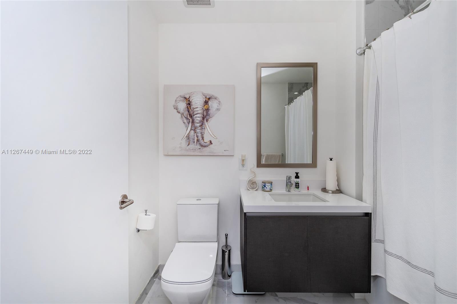 PARAMOUNT MIAMI WORLDCENT - Residential Lease