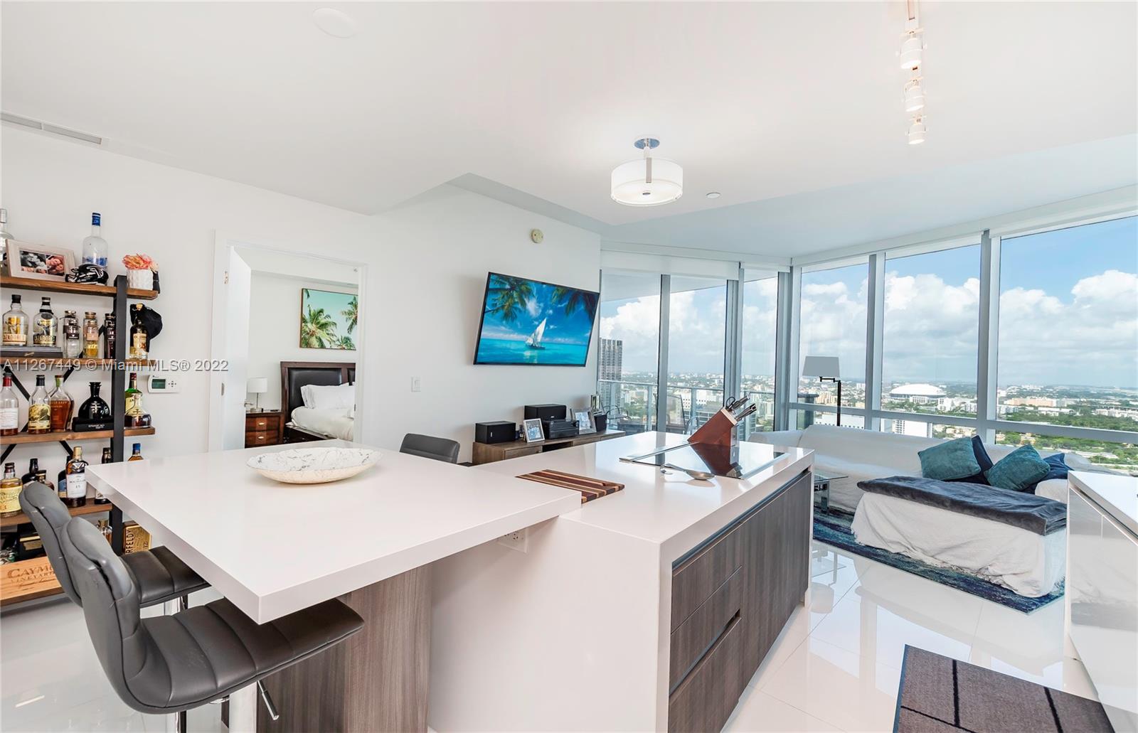 PARAMOUNT MIAMI WORLDCENT - Residential Lease