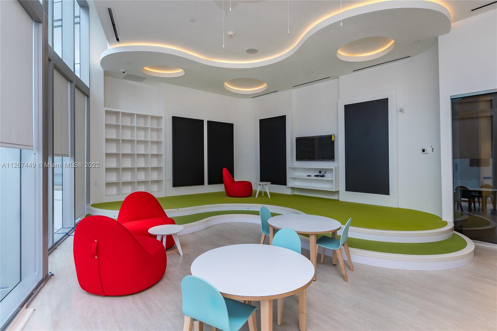 PARAMOUNT MIAMI WORLDCENT - Residential Lease