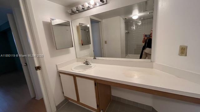 LAKEVIEW CLUB CONDO - Residential Lease