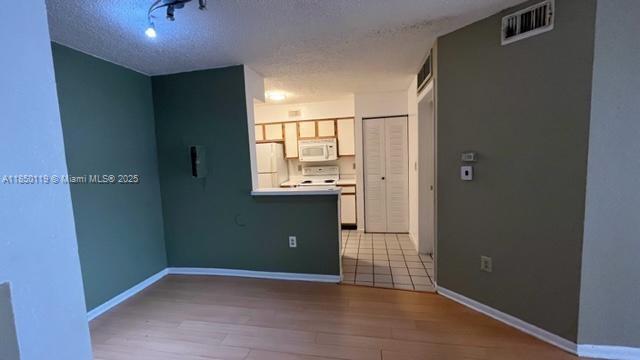 LAKEVIEW CLUB CONDO - Residential Lease