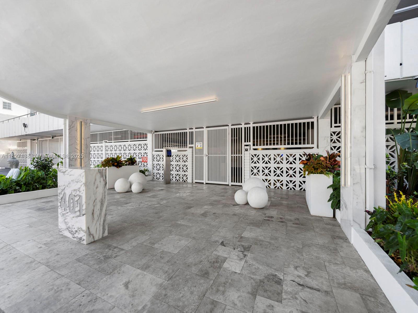 THE PRESIDENTIAL CONDO - Residential