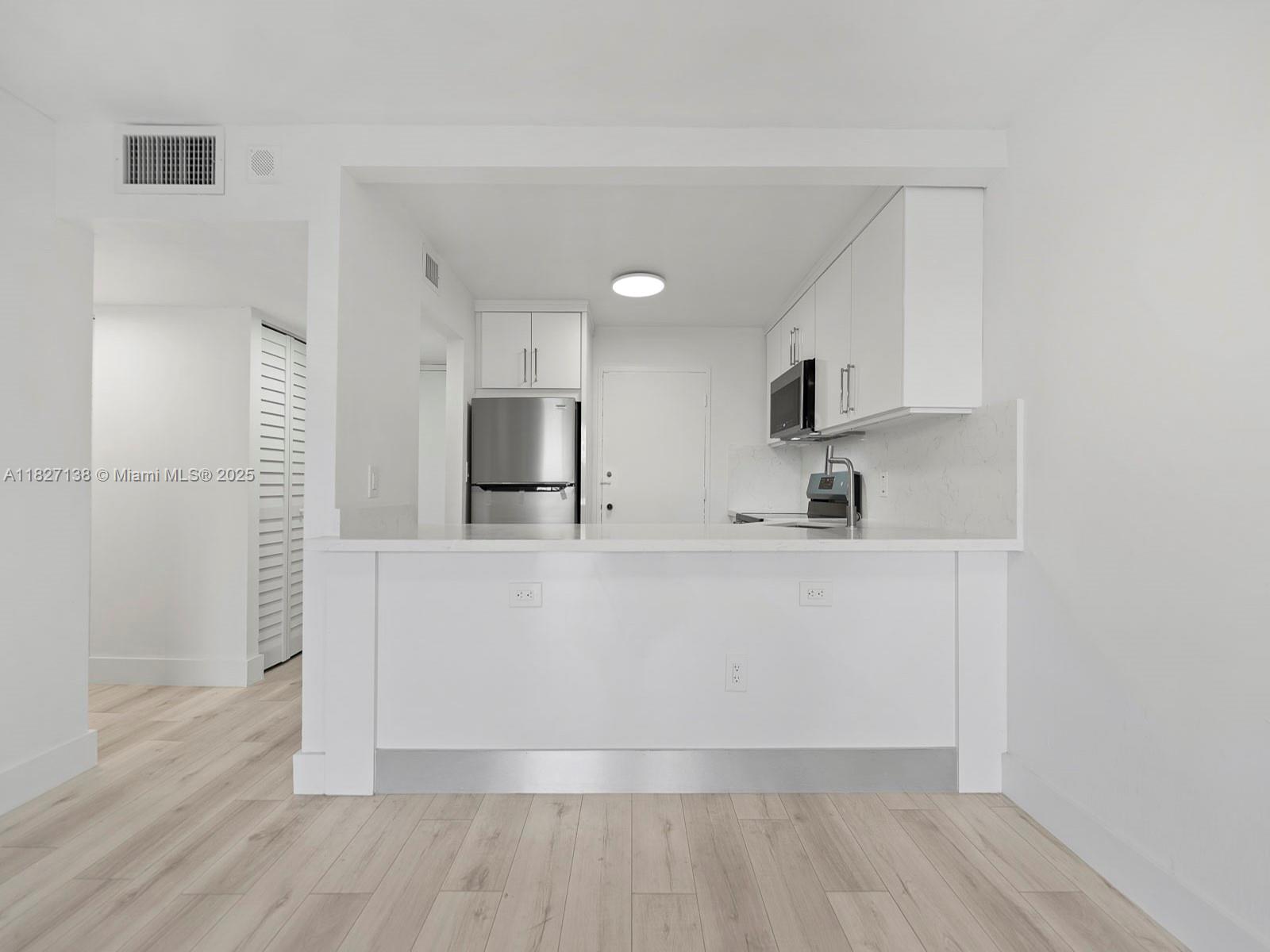 401 Ocean Dr 403