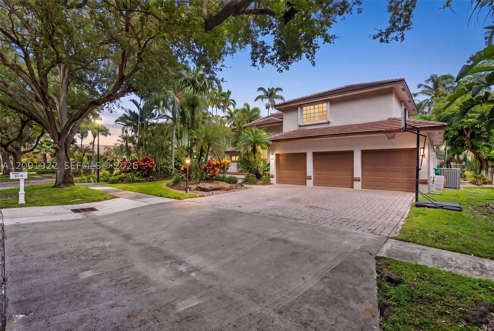 3315 Ottawa Ln