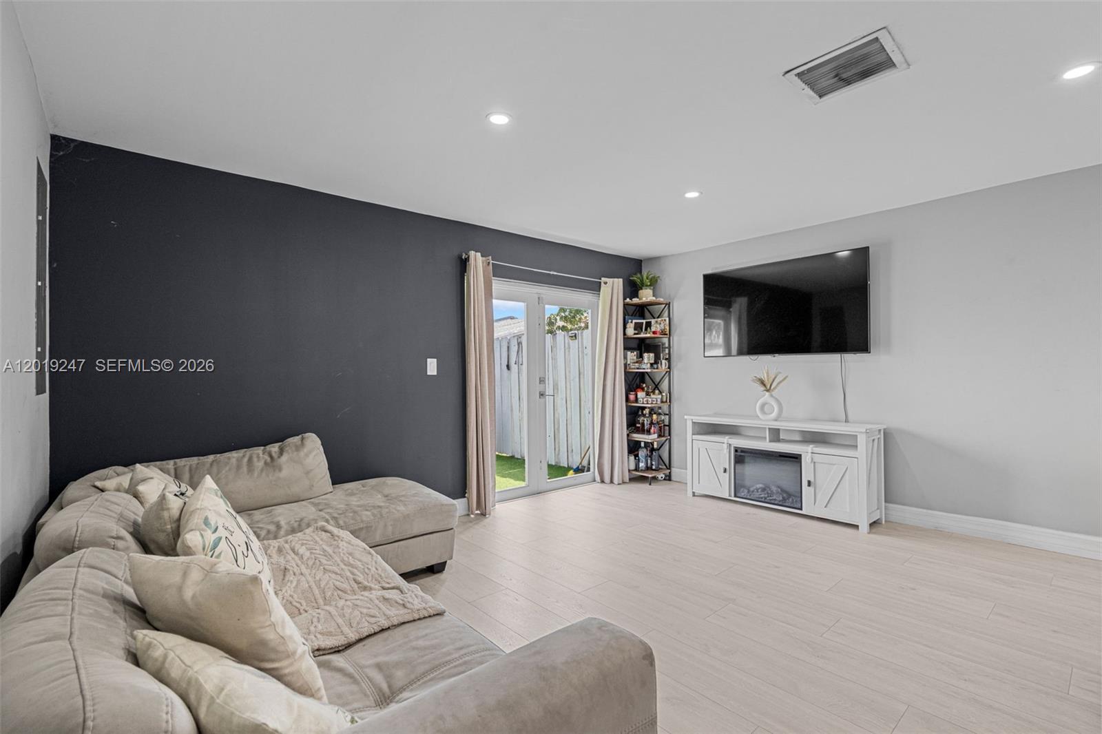 VISTA TOWNHOUSE SEC C - Residential