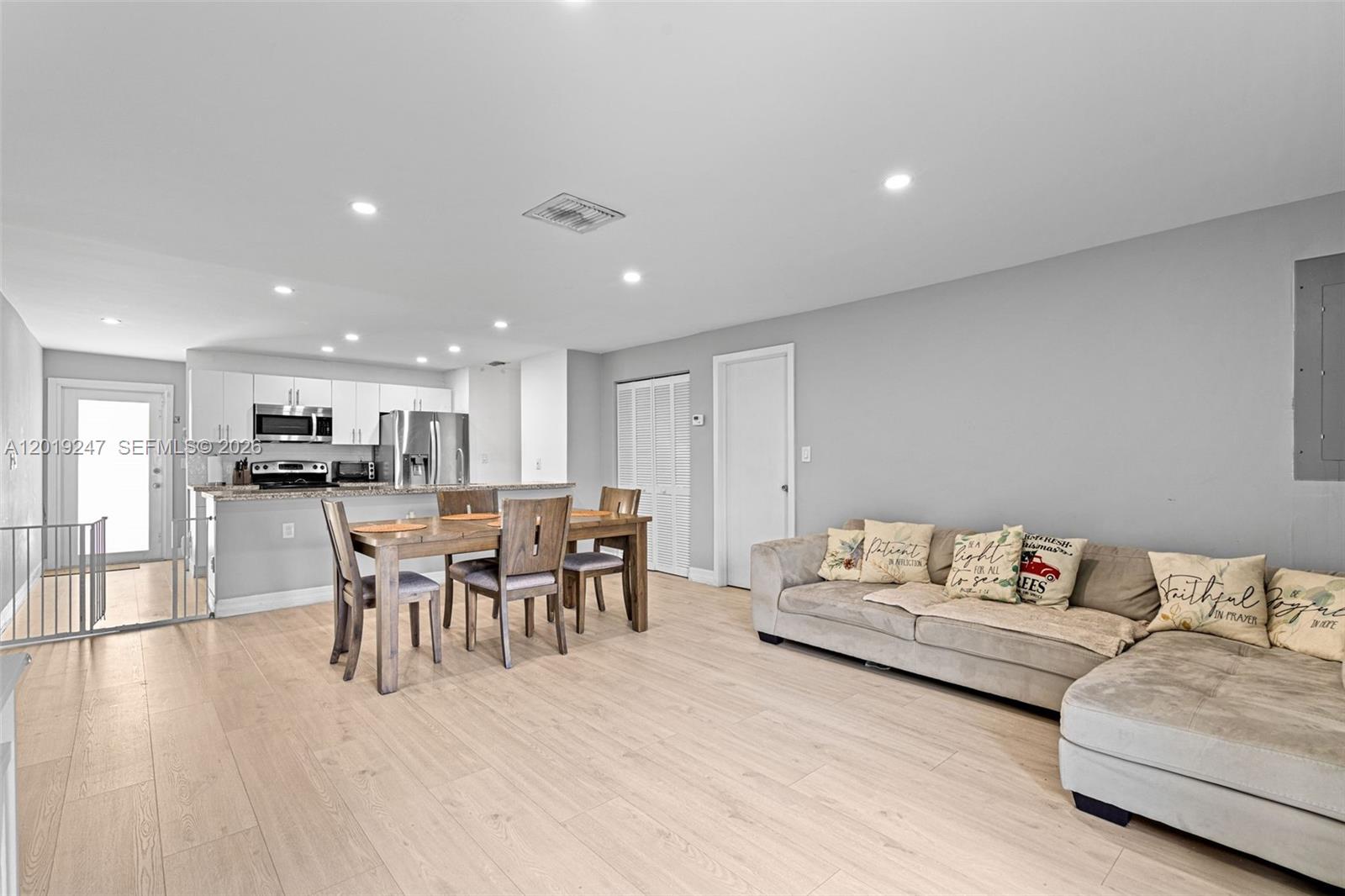 VISTA TOWNHOUSE SEC C - Residential