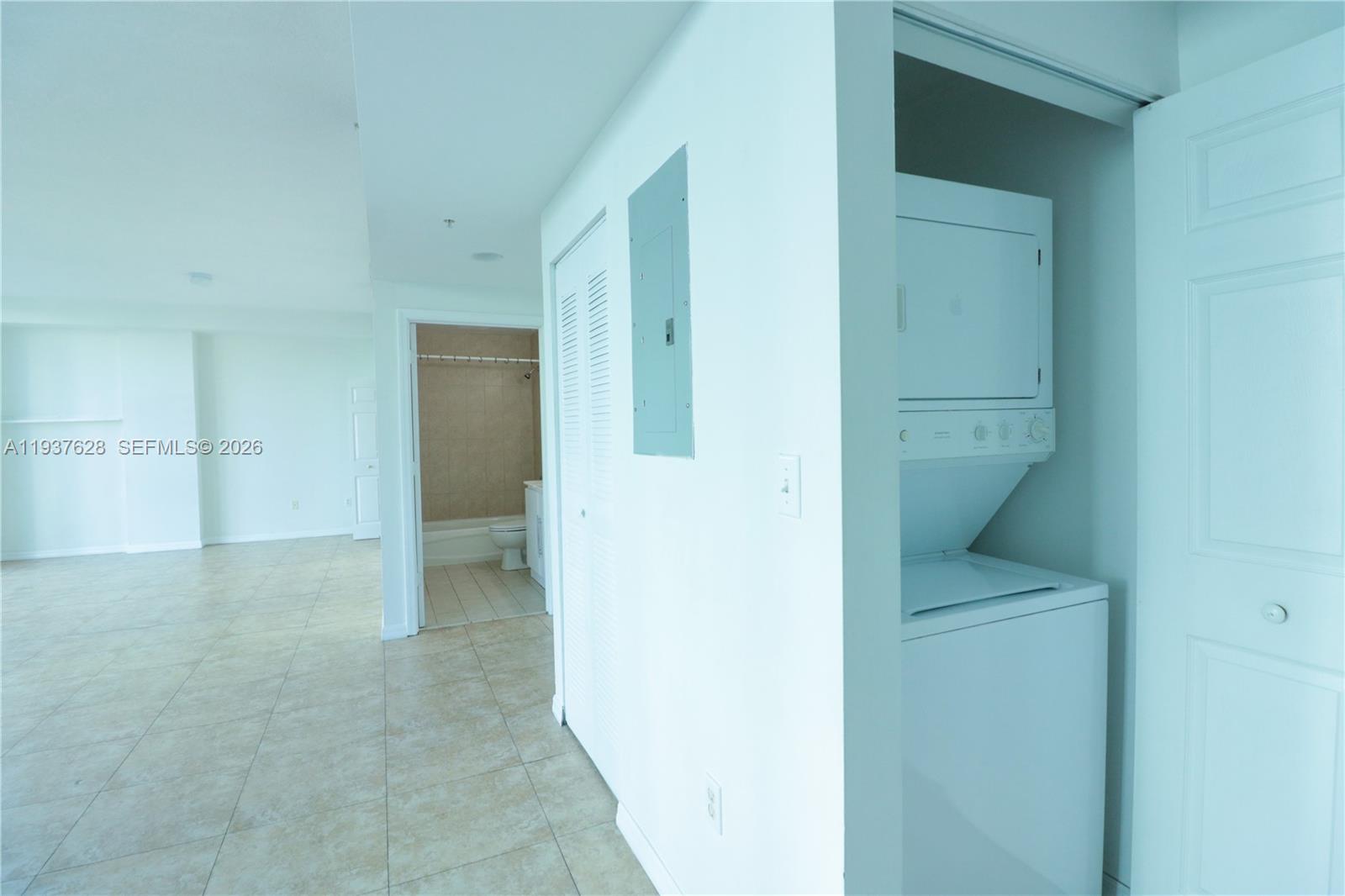1800 BISCAYNE PLAZA CONDO - Residential Lease