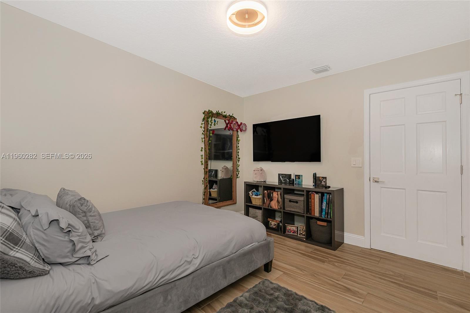 EMBASSY LAKES - Residential