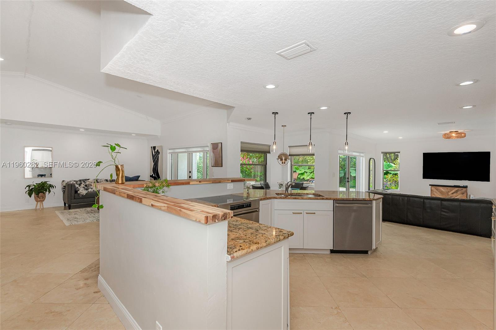 EMBASSY LAKES - Residential