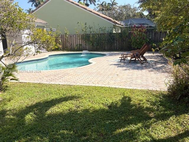 EMBASSY LAKES - Residential