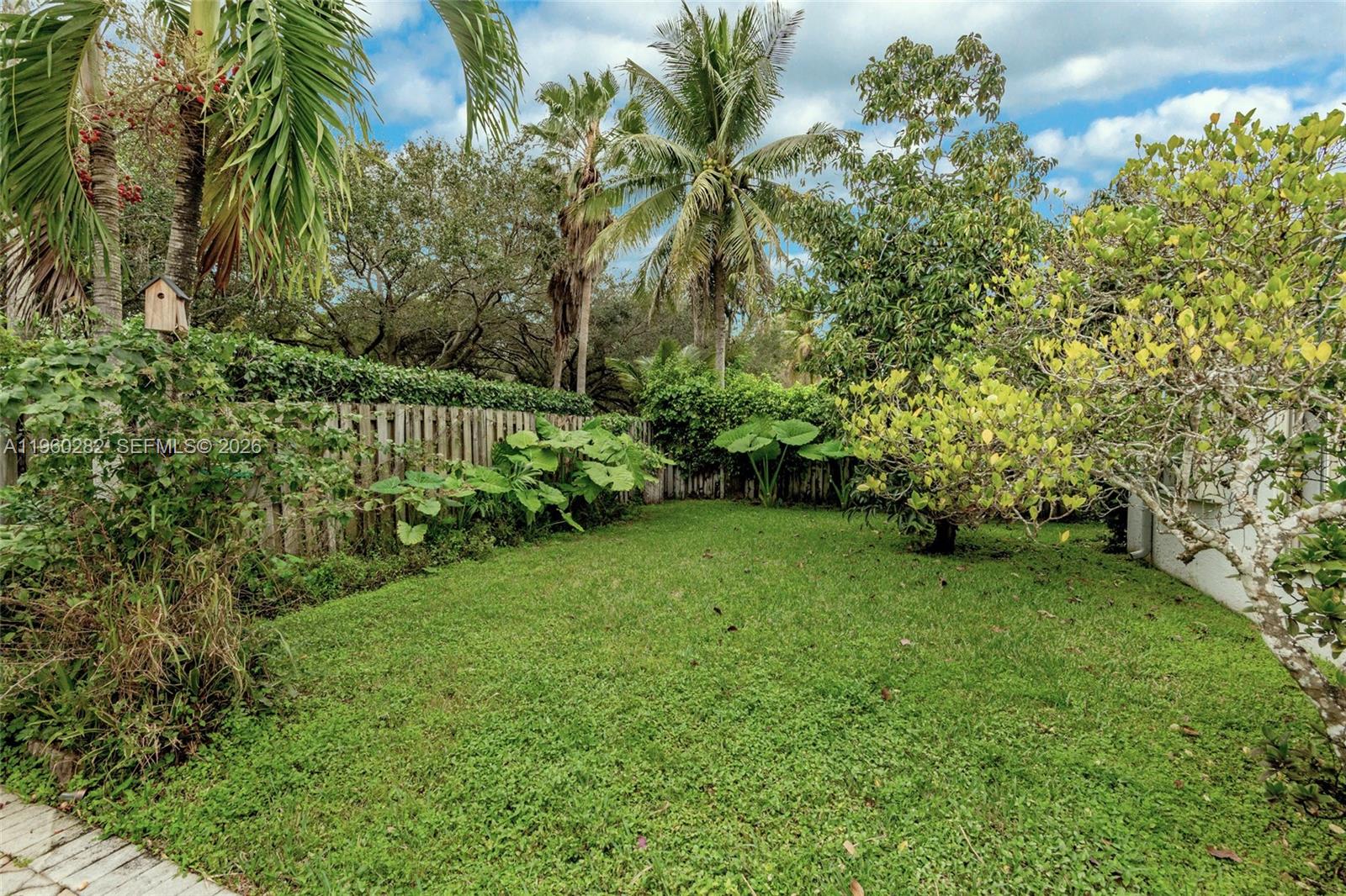 EMBASSY LAKES - Residential