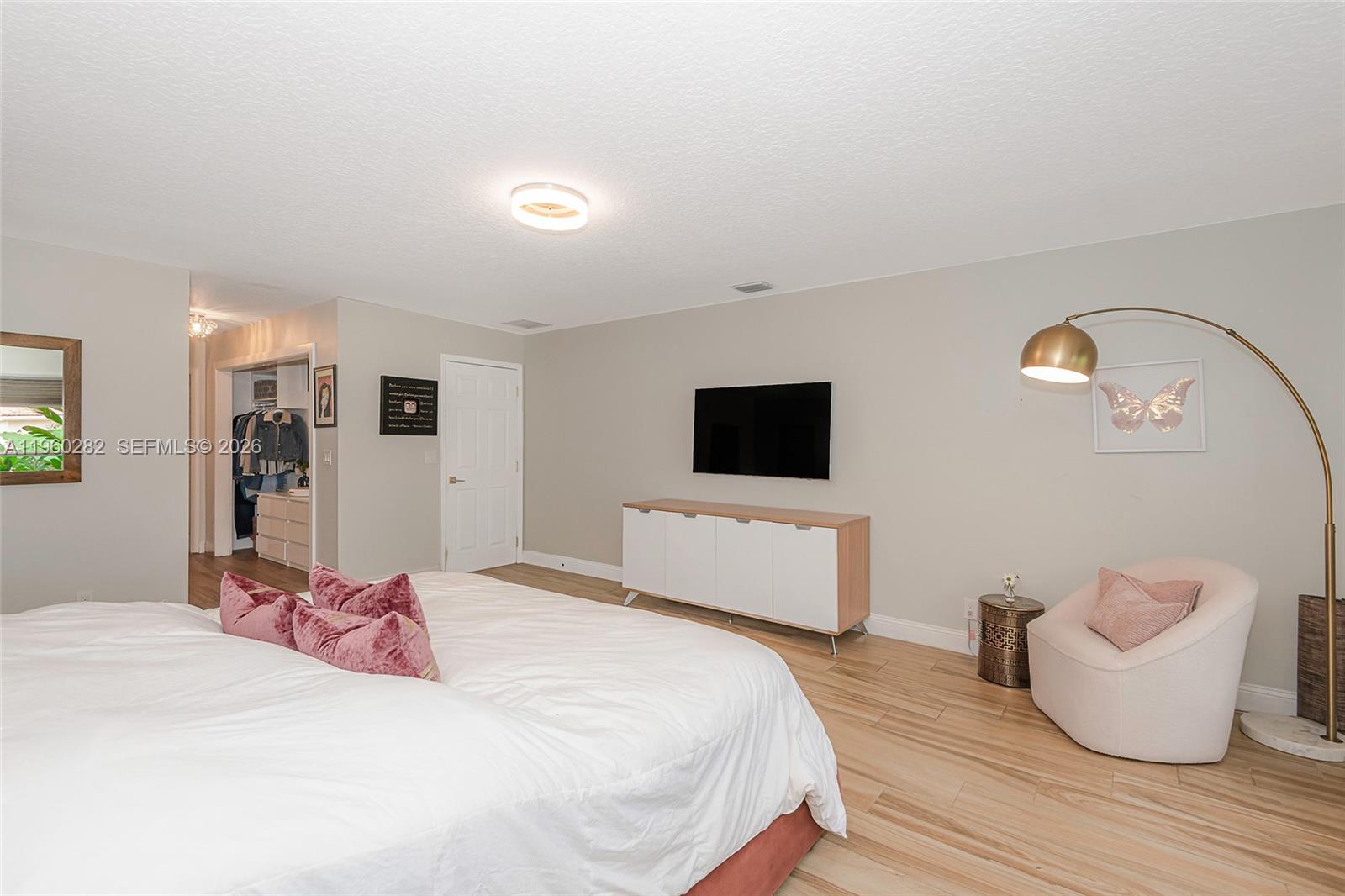 EMBASSY LAKES - Residential