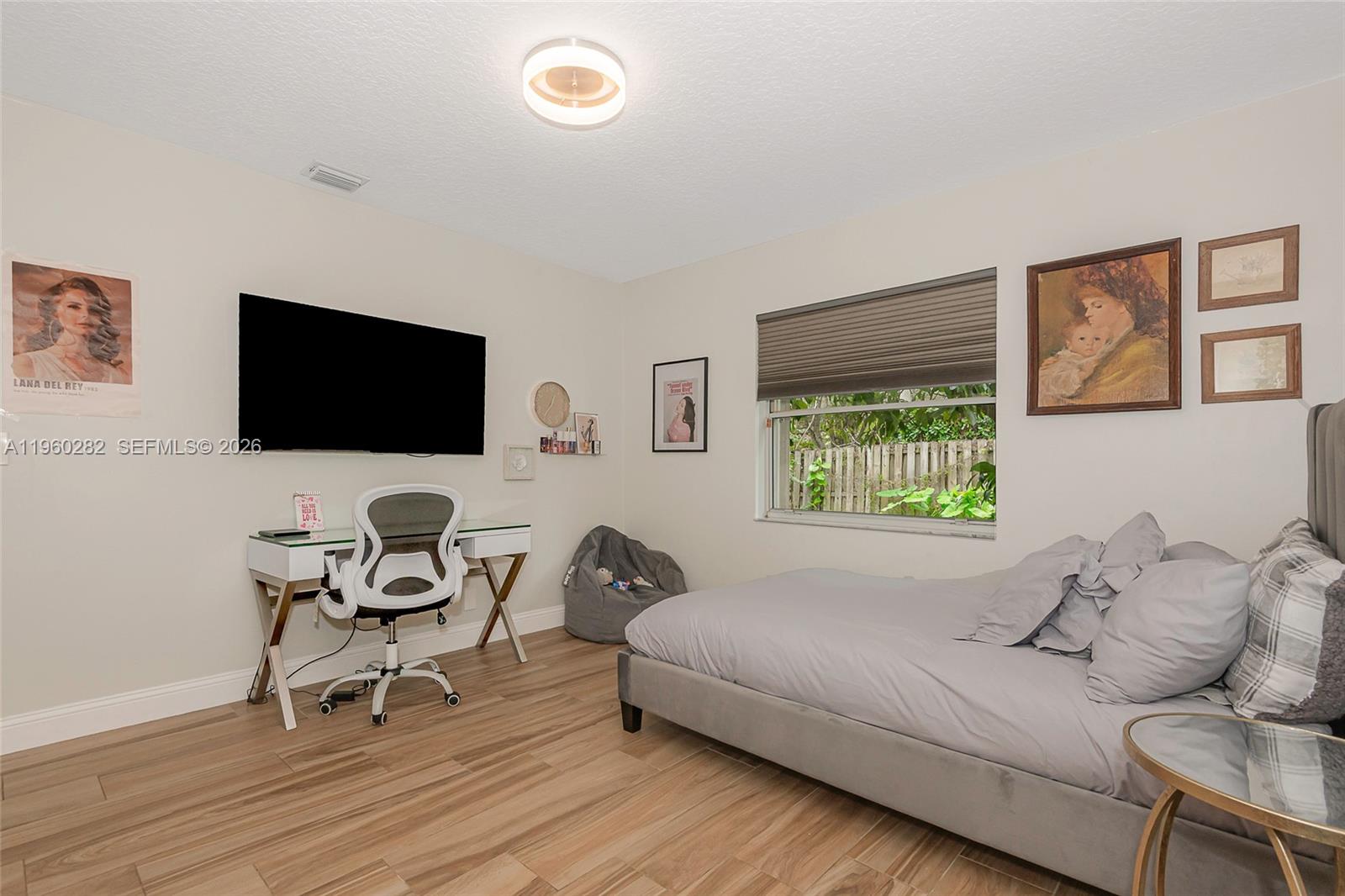 EMBASSY LAKES - Residential