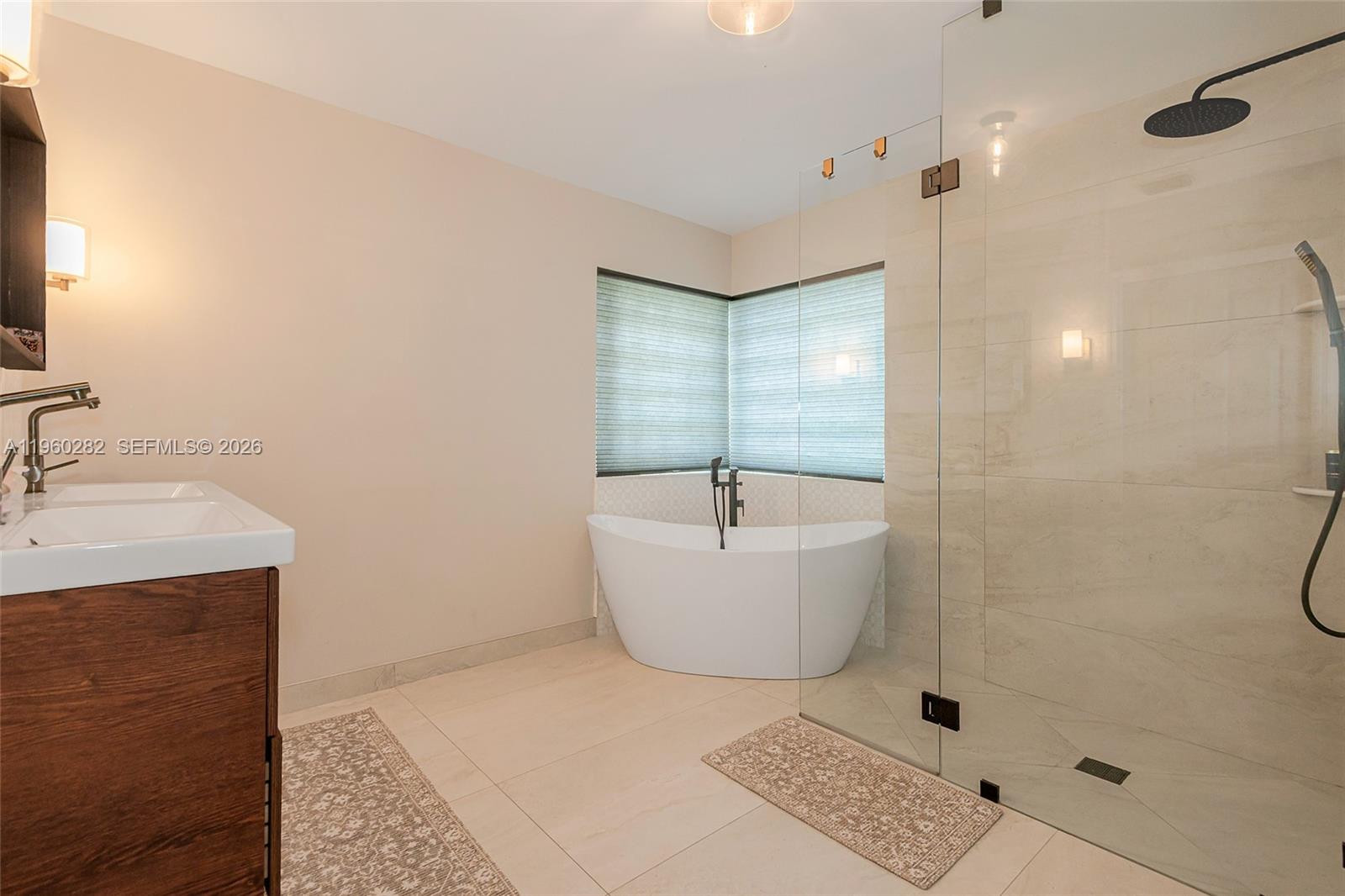 EMBASSY LAKES - Residential