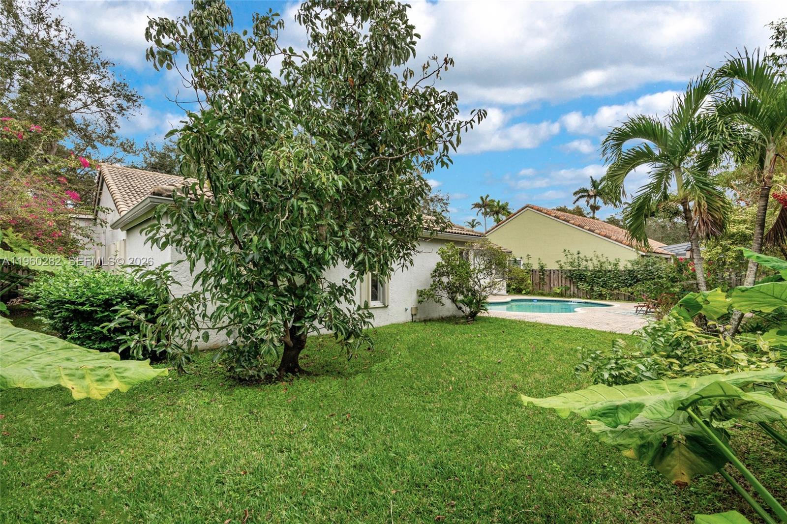 EMBASSY LAKES - Residential