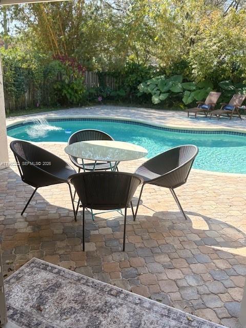 EMBASSY LAKES - Residential