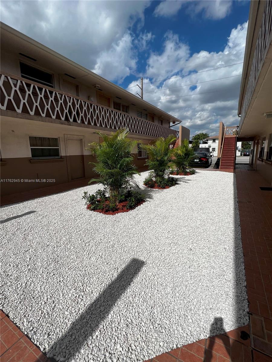 Rental Property at 654 W 29th St 6, Hialeah, Miami-Dade County, Florida - Bedrooms: 2 
Bathrooms: 1  - $2,300 MO.