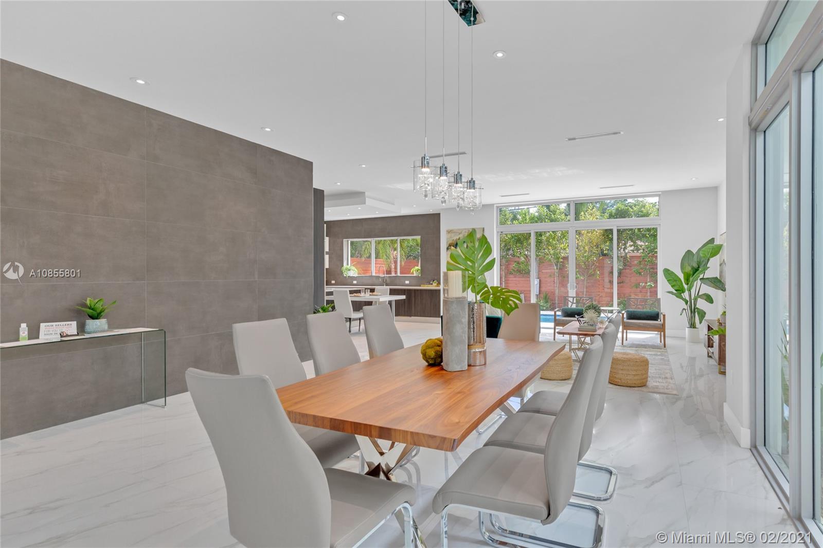 SILVER BLUFF EST SEC C - Residential