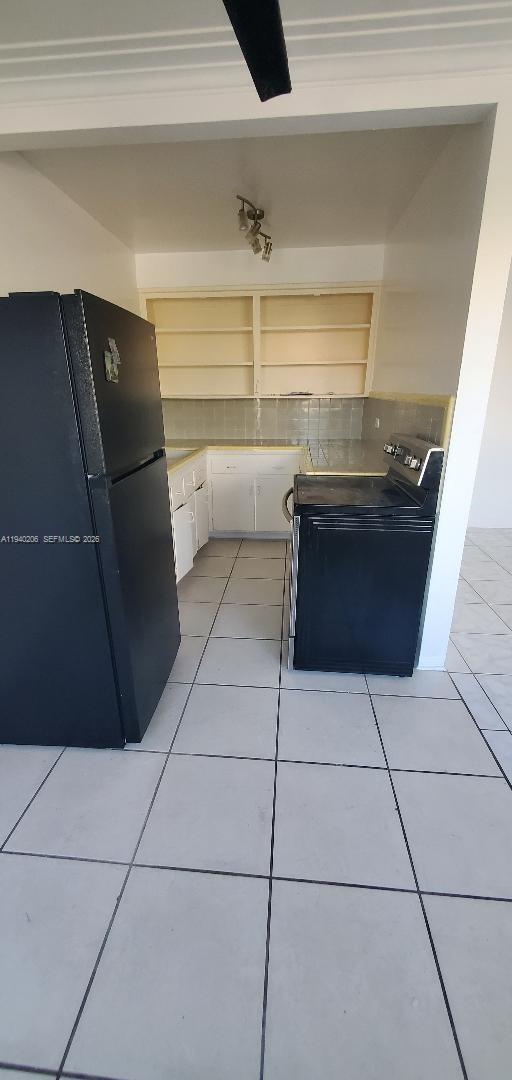 BEACH BAY SUB - Residential Lease