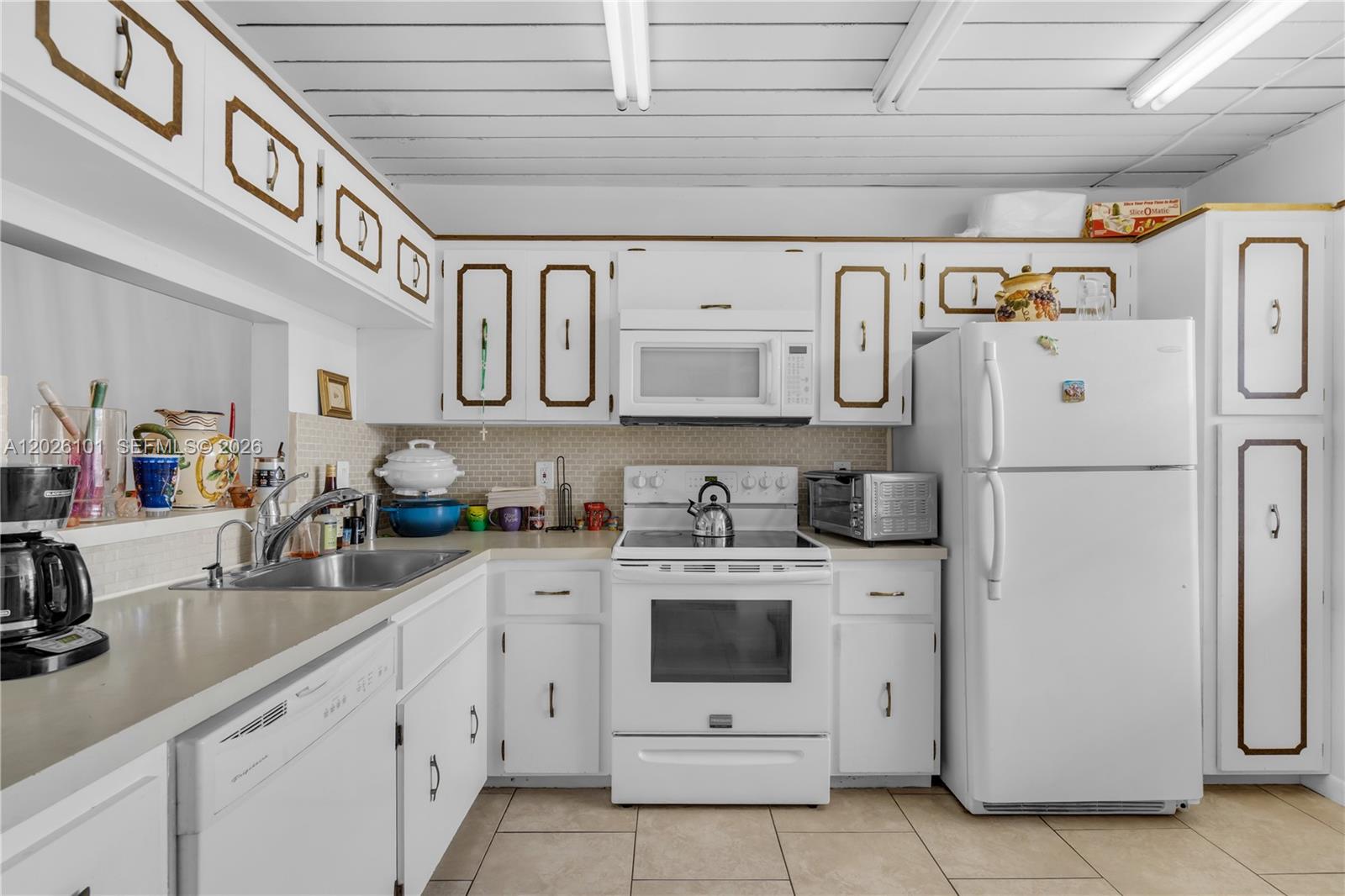 3551 Inverrary Dr 208