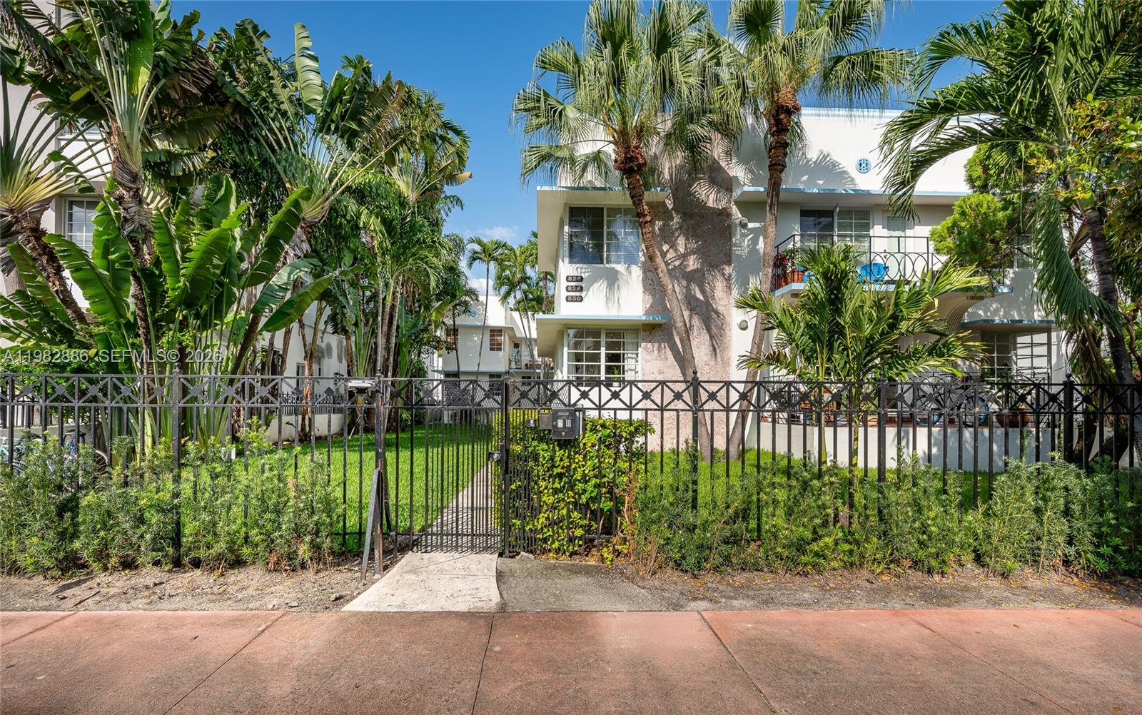 DECOLUX CONDO - Residential Lease