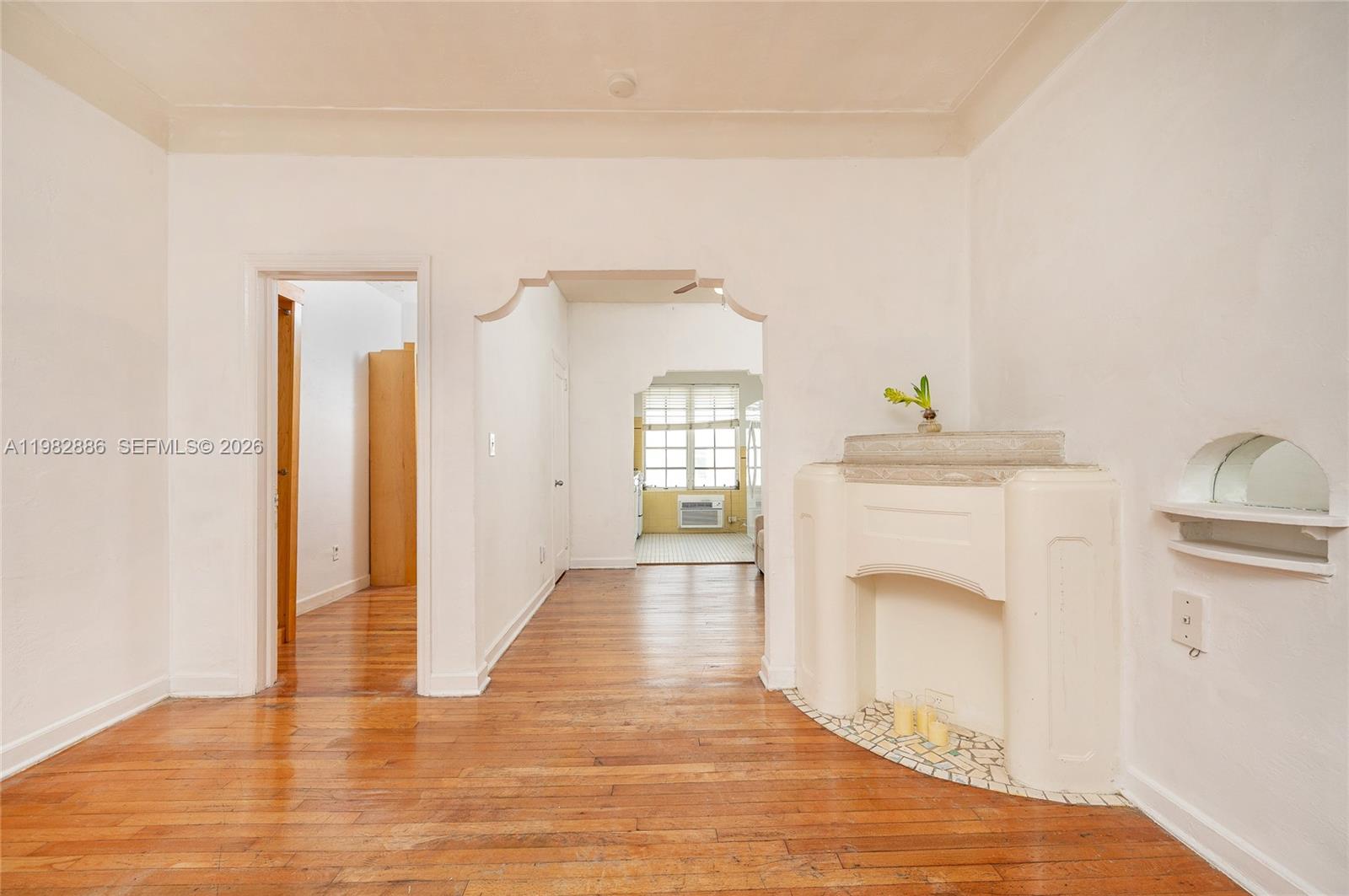 DECOLUX CONDO - Residential Lease