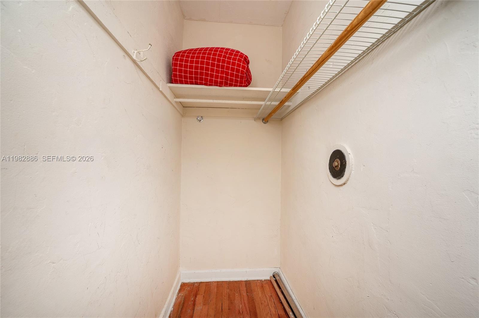 DECOLUX CONDO - Residential Lease