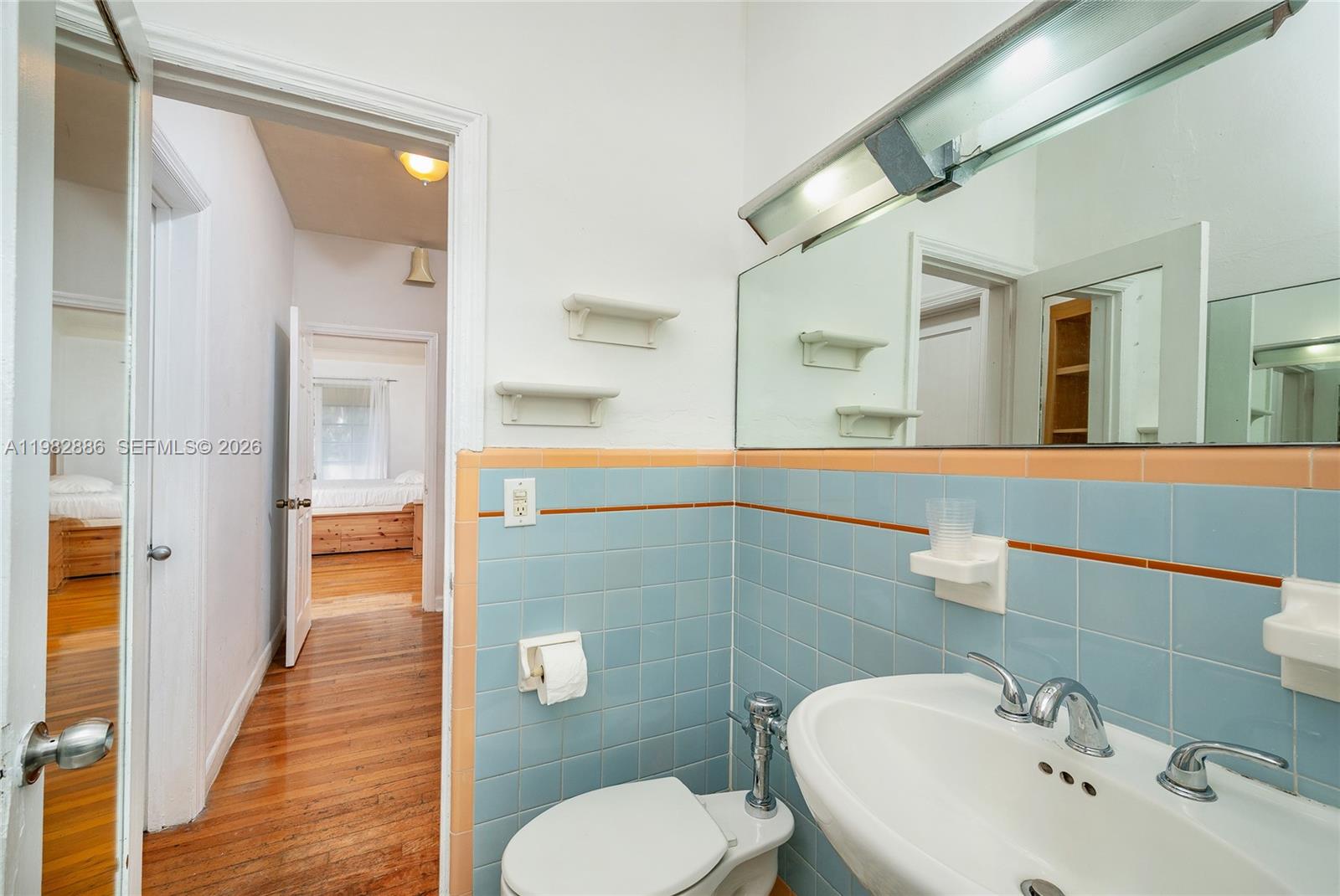 DECOLUX CONDO - Residential Lease