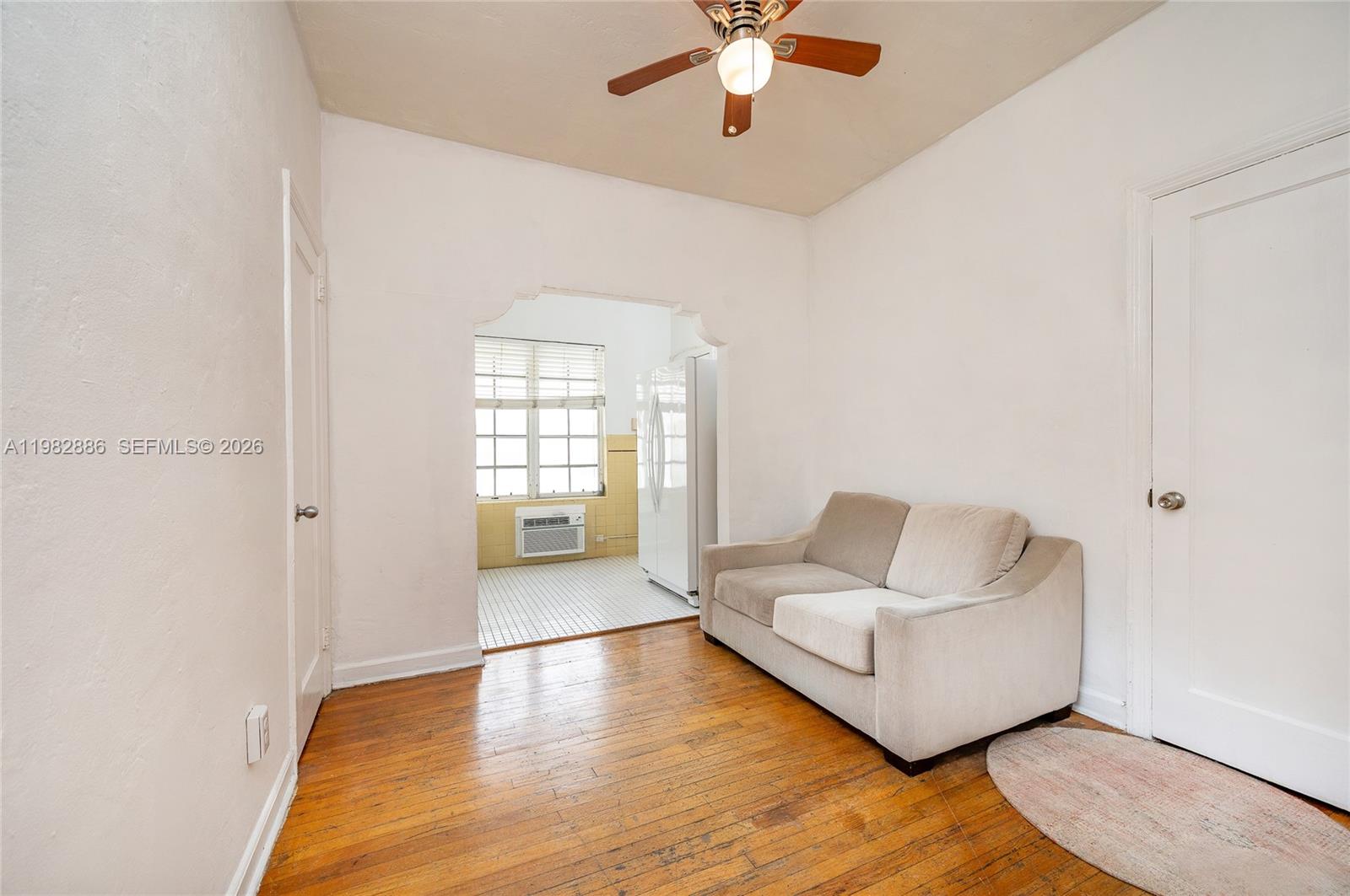 DECOLUX CONDO - Residential Lease