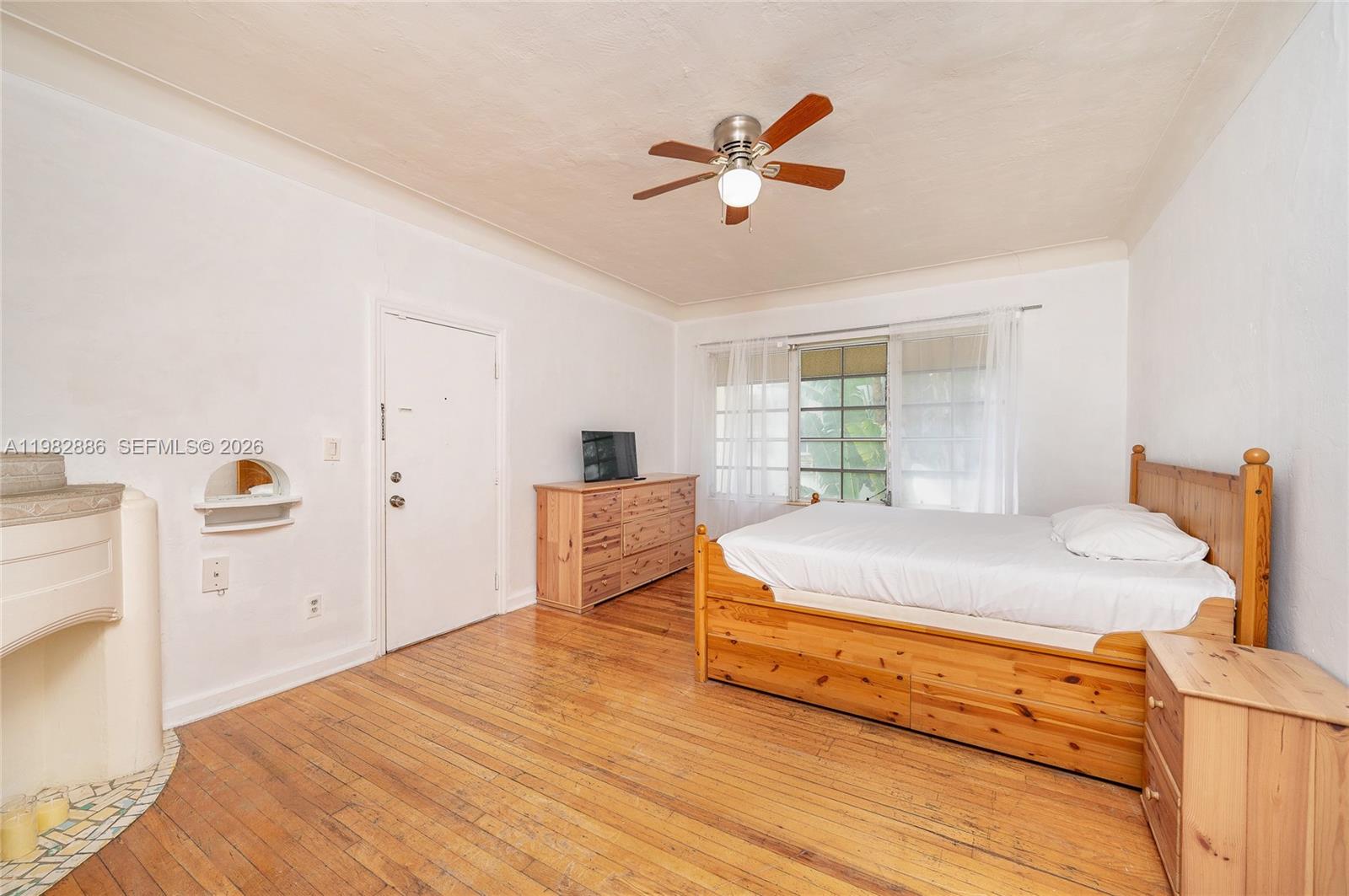 DECOLUX CONDO - Residential Lease