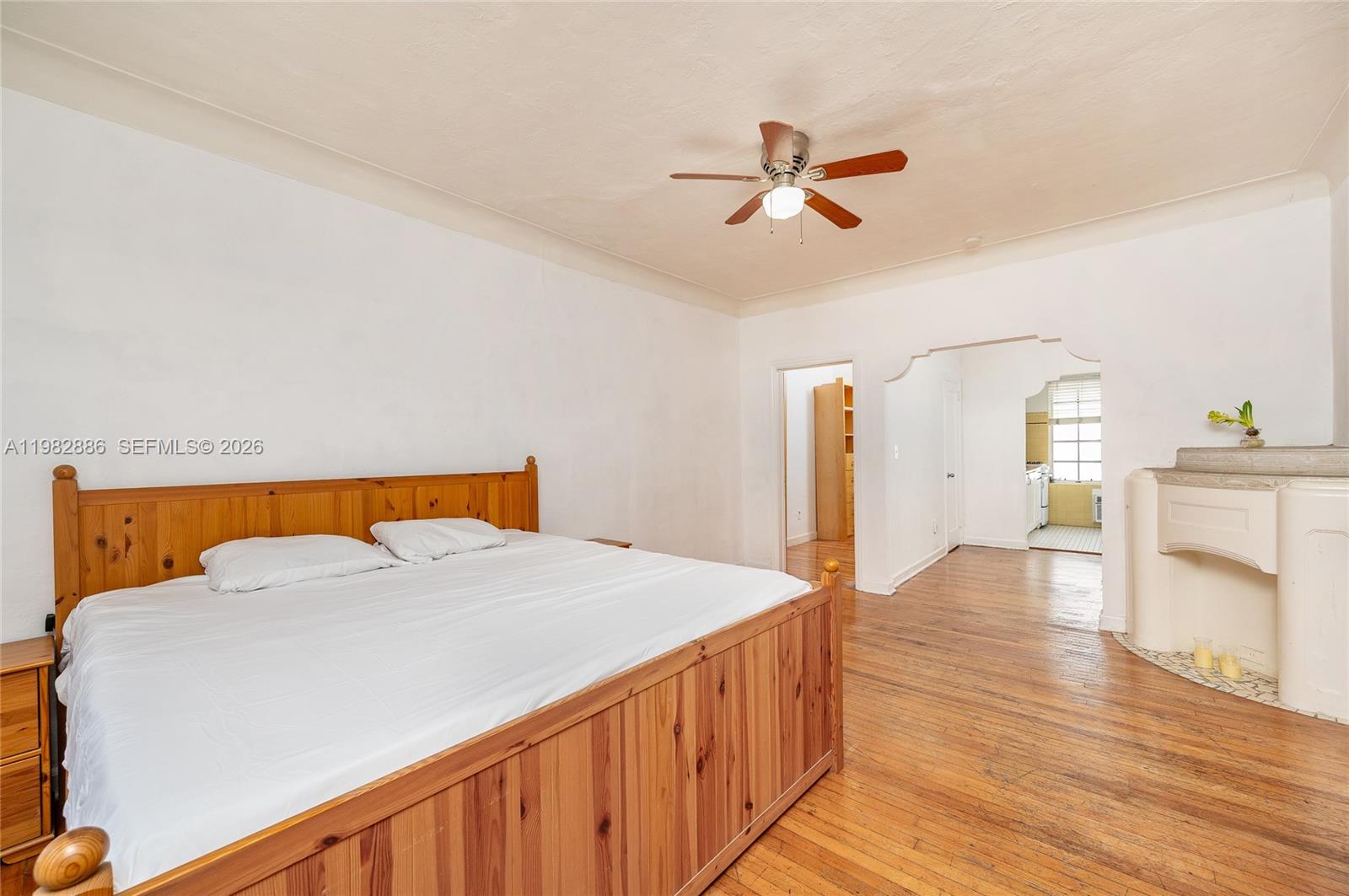 DECOLUX CONDO - Residential Lease