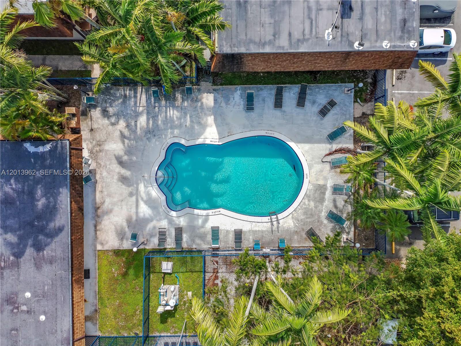 CORAL REEF TOWNHOUSES CON - Residential