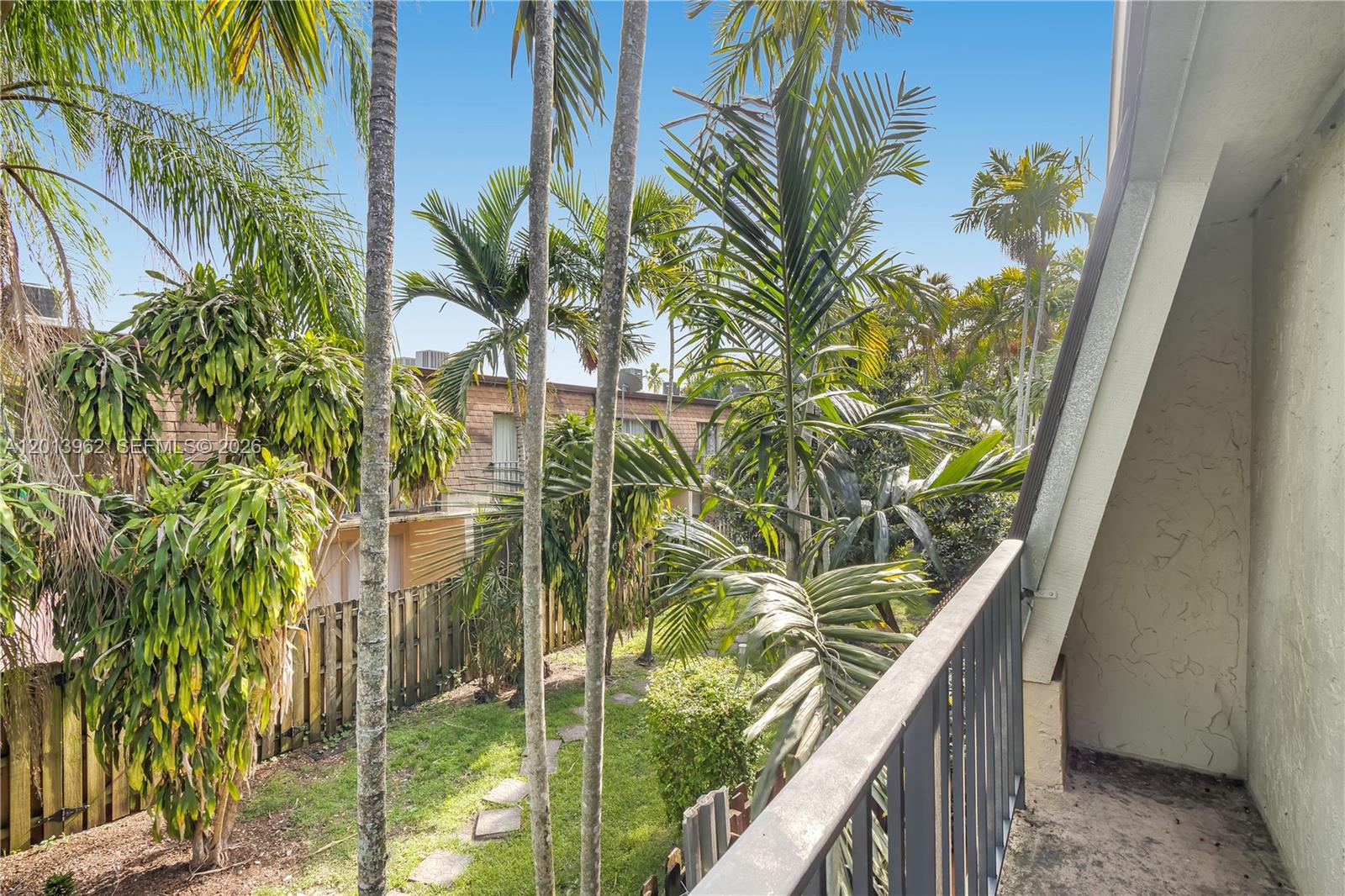 CORAL REEF TOWNHOUSES CON - Residential